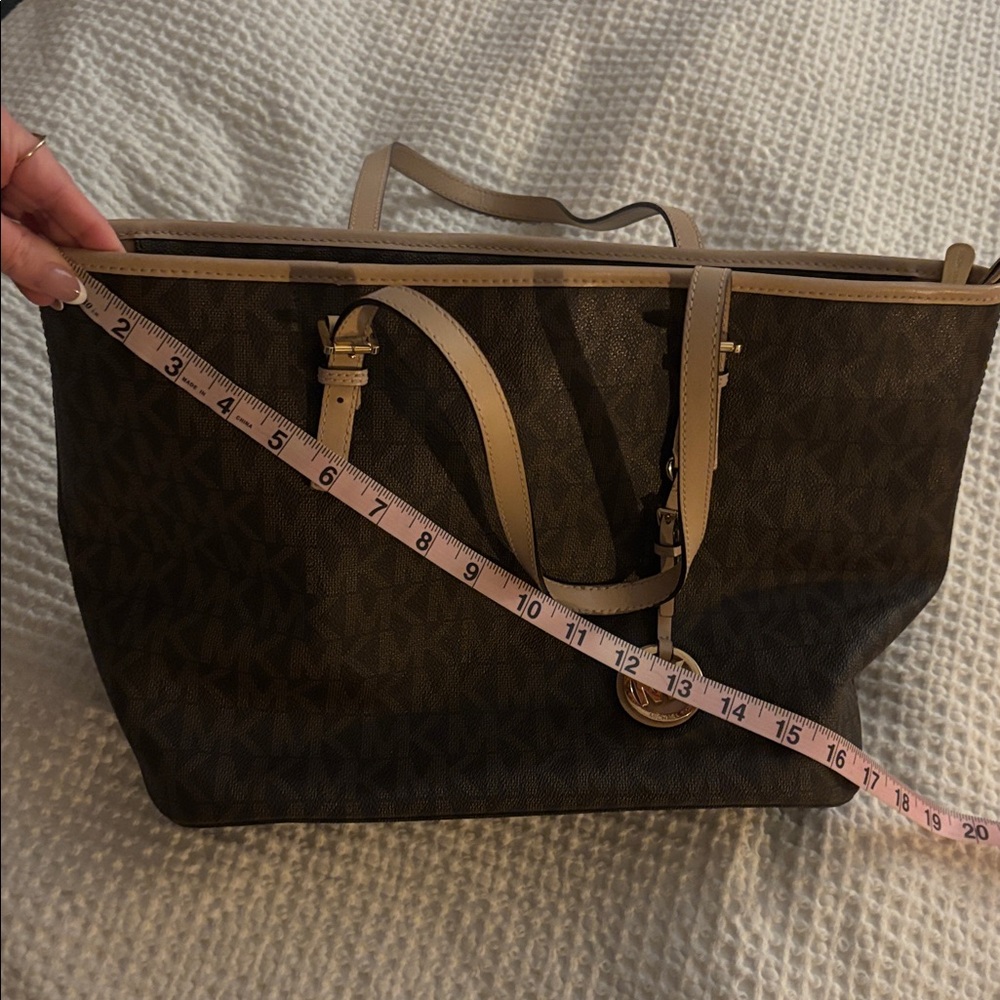 Michael Kors Tote EUC - Picture 7 of 8